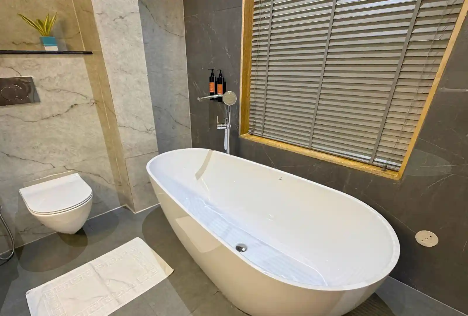 Imperial Suite Soaking Bathtub